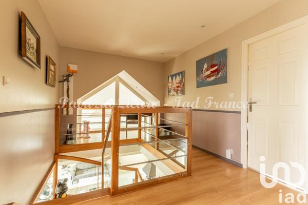 Maison traditionnelle 8 pièces de 218 m² à La Ville-du-Bois (91620)