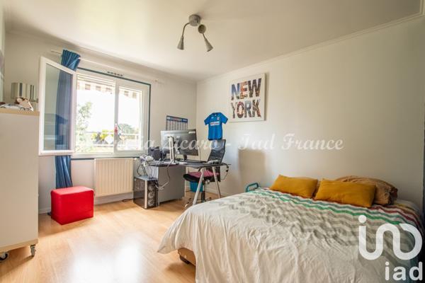 Maison traditionnelle 8 pièces de 218 m² à La Ville-du-Bois (91620)