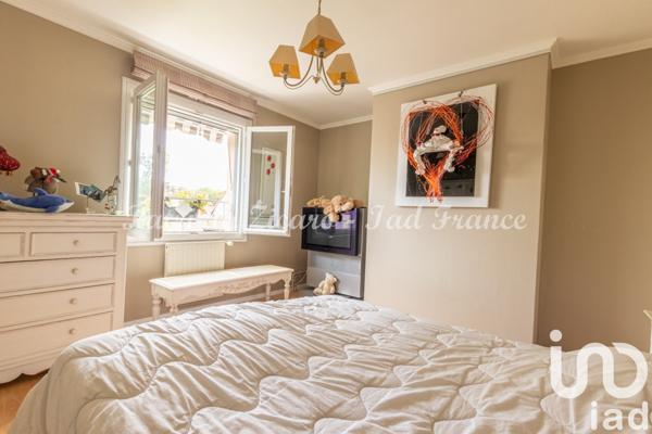 Maison traditionnelle 8 pièces de 218 m² à La Ville-du-Bois (91620)