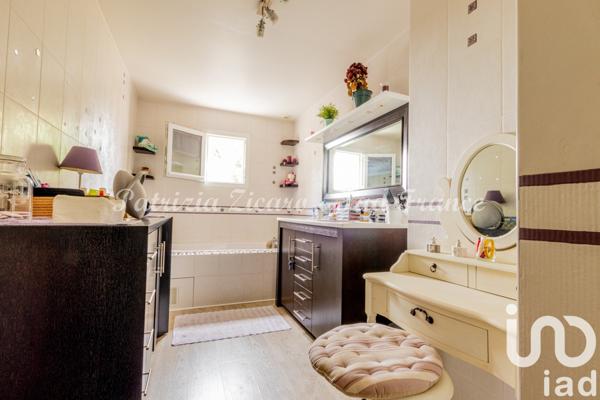 Maison traditionnelle 8 pièces de 218 m² à La Ville-du-Bois (91620)