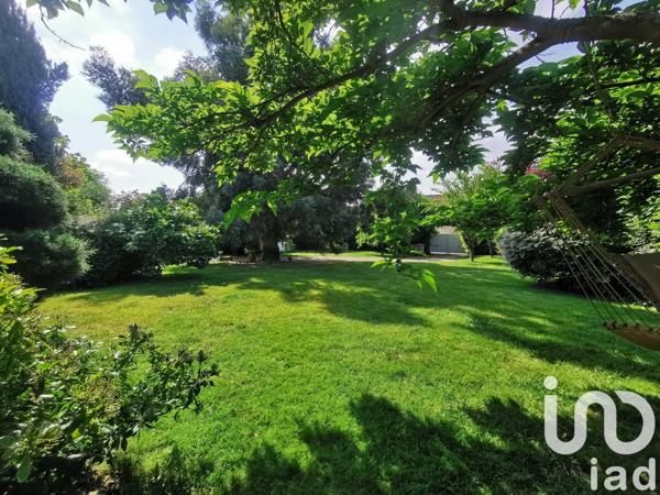 Maison traditionnelle 8 pièces de 218 m² à La Ville-du-Bois (91620)