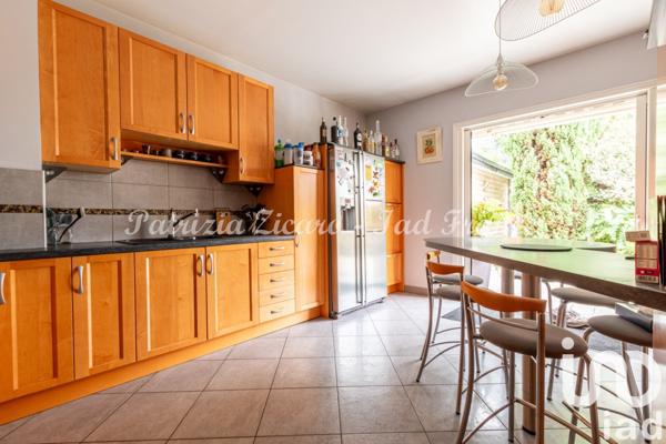 Maison traditionnelle 8 pièces de 218 m² à La Ville-du-Bois (91620)