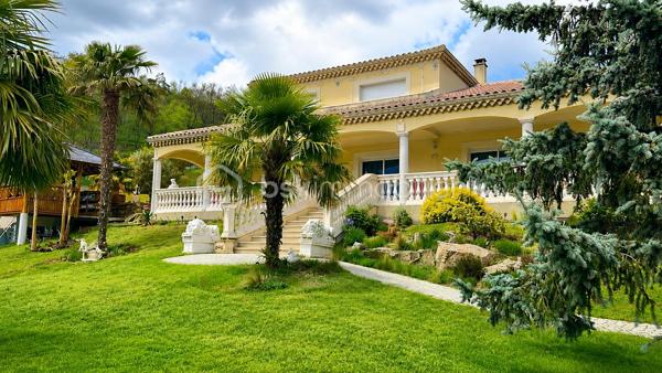 Vincent PR et Celine H IMMOBILIER vous présentent en exclusivité

Au cœur d'un environnement préservé, dans la magnifique vallée de la Cance, cette propriété d'architecte dévoile une qualité de vie rare, où volumes, lumière et sérénité se rencontrent harmonieusement.

Implantée sur un terrain clos de 2400 m² environ, cette demeure construite en 2003 s'intègre parfaitement à son cadre naturel et bénéficie d'une vue dégagée exceptionnelle sur les reliefs environnants.

Dès les premiers pas, l'impression d'espace est immédiate. La pièce de vie principale, généreusement ouverte sur l'extérieur, offre près de 75 m² dédiés à la convivialité. Son plafond cathédrale, sa cheminée dite "insert" et ses larges ouvertures créent une atmosphère chaleureuse tout au long de l'année.

La terrasse panoramique de 145 m² environ, dont une grande partie couverte, prolonge naturellement les espaces intérieurs et devient un véritable lieu de vie à ciel ouvert, idéal pour recevoir ou simplement profiter du calme et de l'ensoleillement plein sud.

Pensée pour le confort quotidien, la maison propose une vaste suite parentale avec son espace bureau à proximité, tandis que l'étage accueille deux chambres lumineuses ouvertes sur un balcon filant surplombant la vallée, accompagnées d'un dressing et d'une salle de bains.

Au-delà de ses espaces résidentiels, cette propriété révèle un potentiel particulièrement attractif grâce à son niveau inférieur. Celui-ci permet d'envisager de nombreux projets : création d'un logement indépendant, activité professionnelle, espace de réception, ou encore hébergement complémentaire pour la famille et les invités.

À l'extérieur, les prestations renforcent le caractère exclusif du lieu : cour aménagée en jolis pavés, portail motorisé en fer forgé, vaste parc arboré et garage indépendant de grande capacité pouvant accueillir plusieurs véhicules.

Cette propriété s'adresse à celles et ceux qui recherchent bien plus qu'une maison : un cadre de vie privilégié, de grands espaces et un potentiel d'évolution rare dans un secteur recherché.

Une adresse confidentielle où confort, élégance et liberté d'aménagement se conjuguent parfaitement.

Visites sur rendez vous 
VINCENT 0633502868
CÉLINE 0749427426