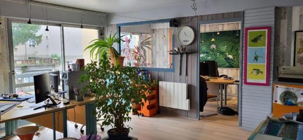 Local Commercial
         5 pièces
        - 138 m²