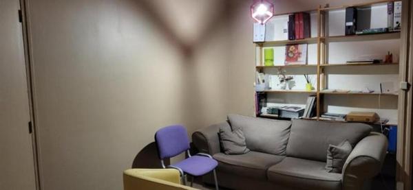 Local Commercial
         5 pièces
        - 138 m²