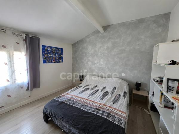 SAINT SATURNIN DU BOIS - MAISON 2 CHAMBRES JARDIN