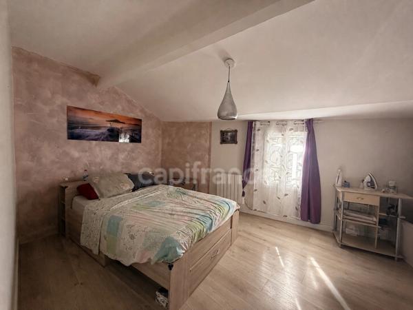 SAINT SATURNIN DU BOIS - MAISON 2 CHAMBRES JARDIN