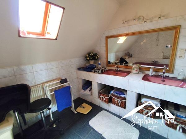 Le charme de la pierre, l'espace d'une grande maison, et le confort d'un extérieur soigné