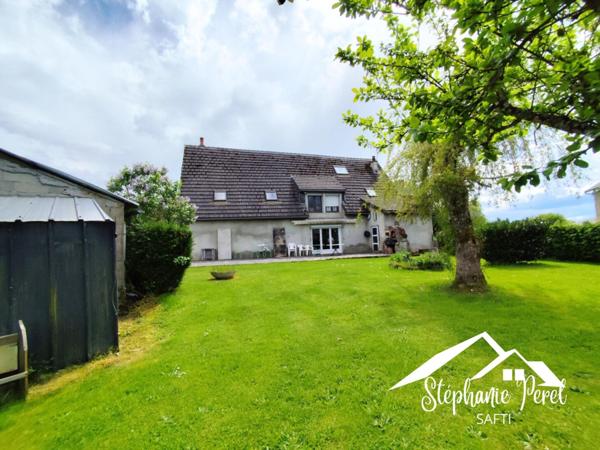 Le charme de la pierre, l'espace d'une grande maison, et le confort d'un extérieur soigné