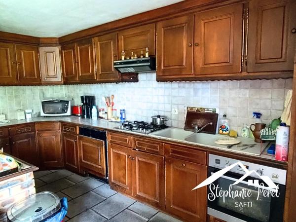 Le charme de la pierre, l'espace d'une grande maison, et le confort d'un extérieur soigné