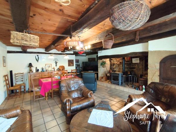 Le charme de la pierre, l'espace d'une grande maison, et le confort d'un extérieur soigné