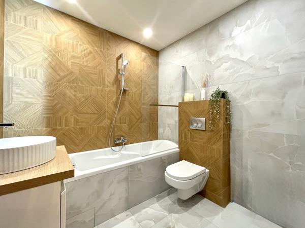 Divonne-les-Bains (01220) DIVONNE-LES-BAINS – SECTEUR PRISÉ – MAISON CONTEMPORAINE AVEC VUE PANORAMIQUE ET PISCINE