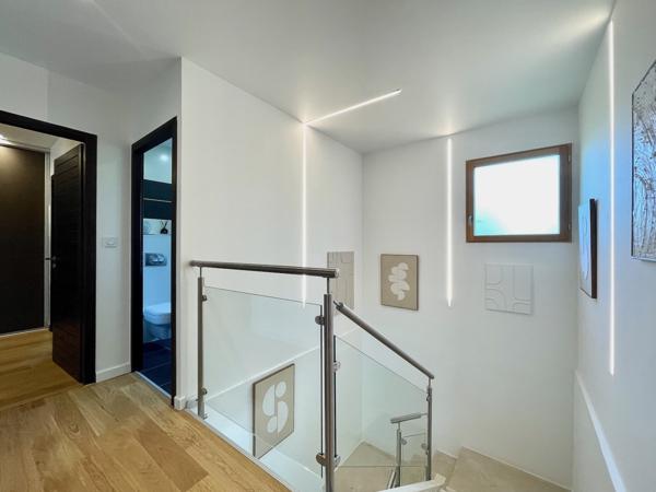 Divonne-les-Bains (01220) DIVONNE-LES-BAINS – SECTEUR PRISÉ – MAISON CONTEMPORAINE AVEC VUE PANORAMIQUE ET PISCINE