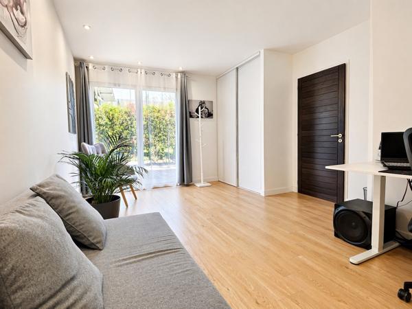 Divonne-les-Bains (01220) DIVONNE-LES-BAINS – SECTEUR PRISÉ – MAISON CONTEMPORAINE AVEC VUE PANORAMIQUE ET PISCINE