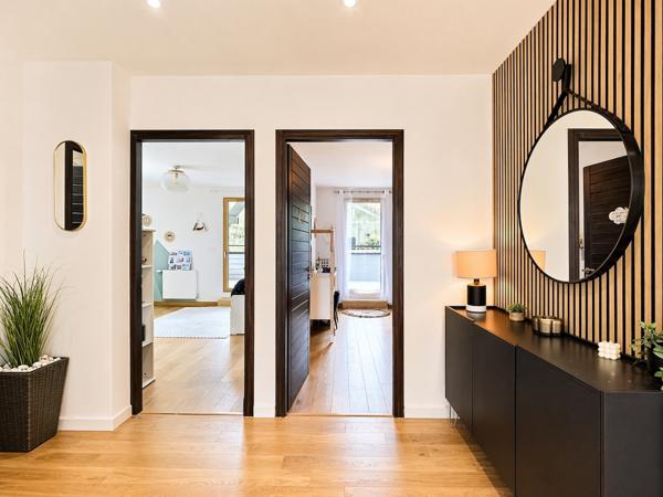 Divonne-les-Bains (01220) DIVONNE-LES-BAINS – SECTEUR PRISÉ – MAISON CONTEMPORAINE AVEC VUE PANORAMIQUE ET PISCINE