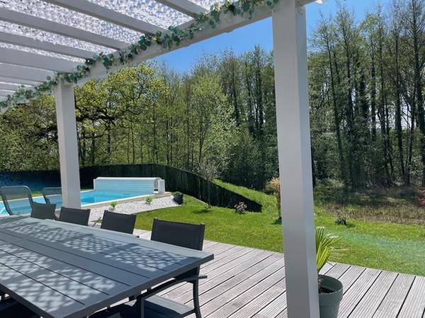 Divonne-les-Bains (01220) DIVONNE-LES-BAINS – SECTEUR PRISÉ – MAISON CONTEMPORAINE AVEC VUE PANORAMIQUE ET PISCINE