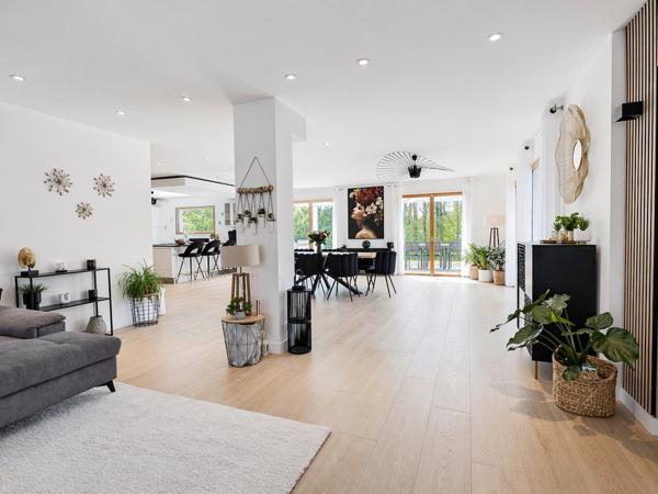 Divonne-les-Bains (01220) DIVONNE-LES-BAINS – SECTEUR PRISÉ – MAISON CONTEMPORAINE AVEC VUE PANORAMIQUE ET PISCINE