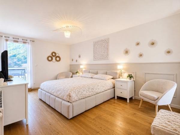 Divonne-les-Bains (01220) DIVONNE-LES-BAINS – SECTEUR PRISÉ – MAISON CONTEMPORAINE AVEC VUE PANORAMIQUE ET PISCINE