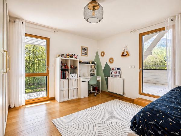 Divonne-les-Bains (01220) DIVONNE-LES-BAINS – SECTEUR PRISÉ – MAISON CONTEMPORAINE AVEC VUE PANORAMIQUE ET PISCINE