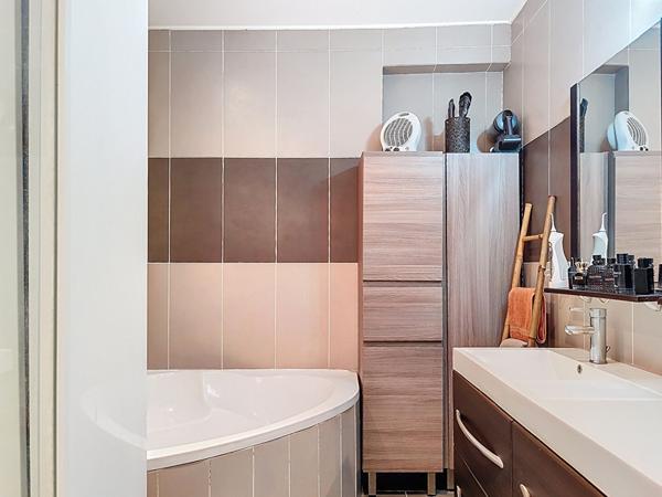 4 pièce(s) 80 m2 libération