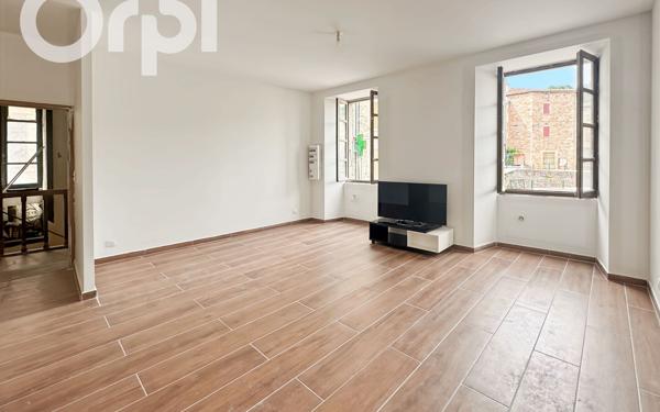 Immeuble à vendre    2 pièces •  Largentière