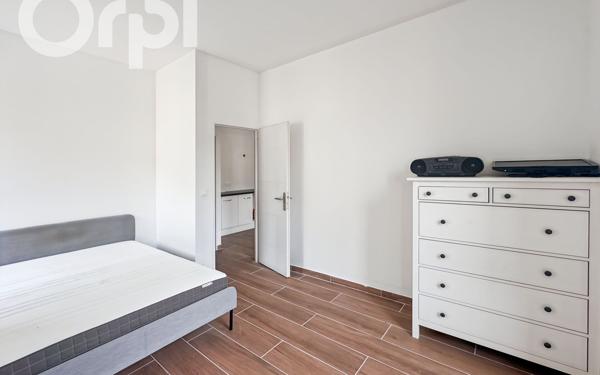 Immeuble à vendre    2 pièces •  Largentière