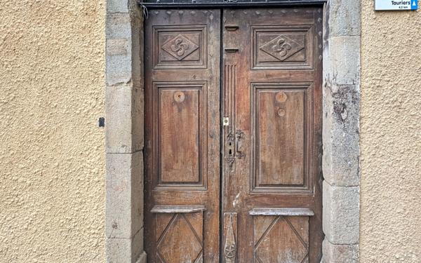 Immeuble à vendre    2 pièces •  Largentière