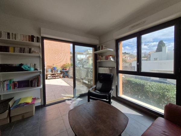 Appartement T2 13016 entre mer et collines avec garage !