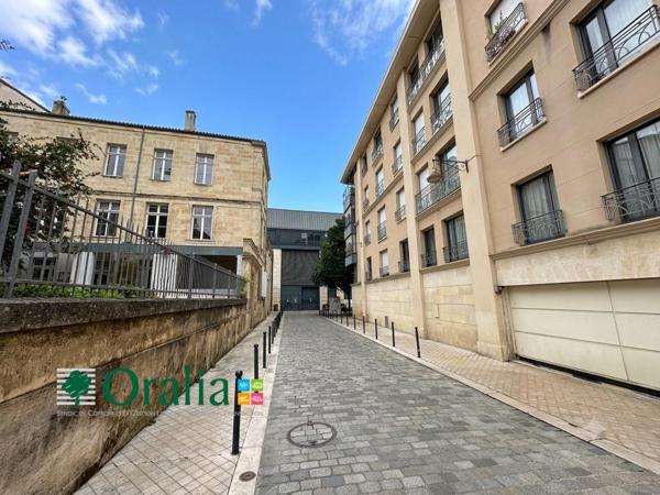 Parking · Location Bordeaux (33000)