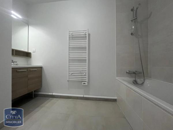 Appartement à louer 4 pièces 82.01m² Mionnay (01390)