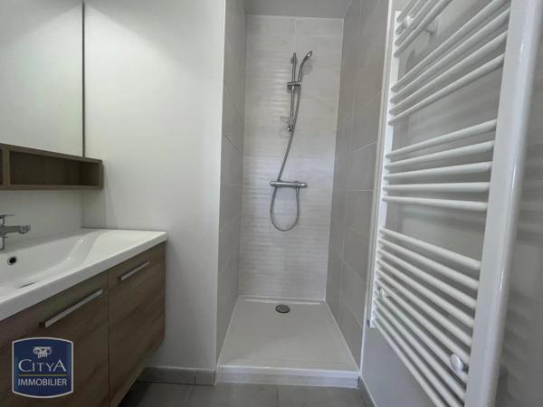Appartement à louer 4 pièces 82.01m² Mionnay (01390)