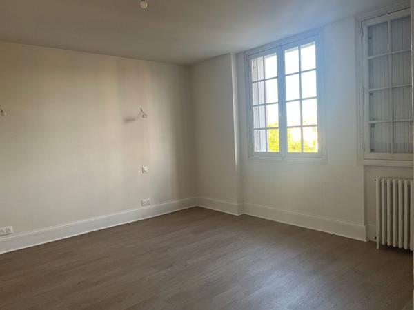 Maison 6 pièces à louer Châtellerault - 86100 / Réf: 544-2