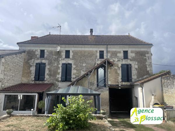 MAISON DE CARACTERE RENOVEE // CENTRE BOURG MONTS/GUESNES