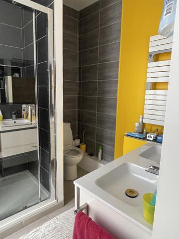 MAISON DE CARACTERE RENOVEE // CENTRE BOURG MONTS/GUESNES