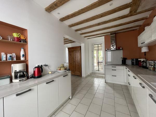 MAISON DE CARACTERE RENOVEE // CENTRE BOURG MONTS/GUESNES