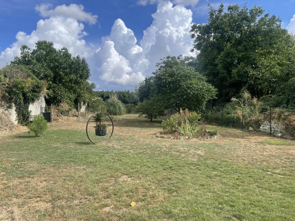 MAISON DE CARACTERE RENOVEE // CENTRE BOURG MONTS/GUESNES