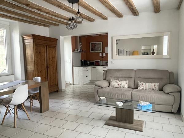 MAISON DE CARACTERE RENOVEE // CENTRE BOURG MONTS/GUESNES