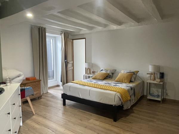 MAISON DE CARACTERE RENOVEE // CENTRE BOURG MONTS/GUESNES