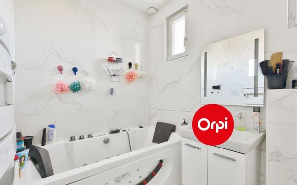 Maison à vendre    6 pièces •  Saint-Priest