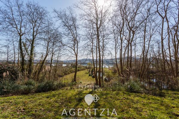 Bayonne (64100) Bayonne propriété de charme avec parc arboré, étang et accès à un ponton privé sur l'Adour