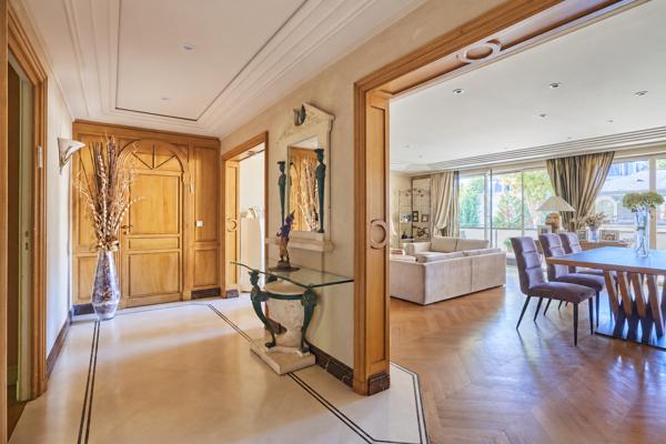 A vendre - Appartement familial traversant de 158.07 m2 avec balcons