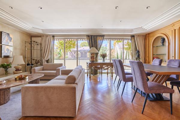A vendre - Appartement familial traversant de 158.07 m2 avec balcons