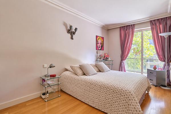 A vendre - Appartement familial traversant de 158.07 m2 avec balcons