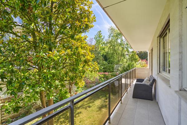 A vendre - Appartement familial traversant de 158.07 m2 avec balcons