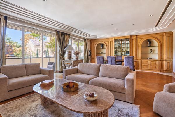 A vendre - Appartement familial traversant de 158.07 m2 avec balcons