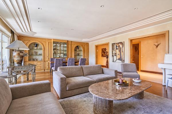 A vendre - Appartement familial traversant de 158.07 m2 avec balcons