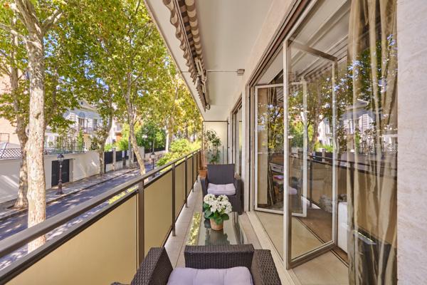 A vendre - Appartement familial traversant de 158.07 m2 avec balcons