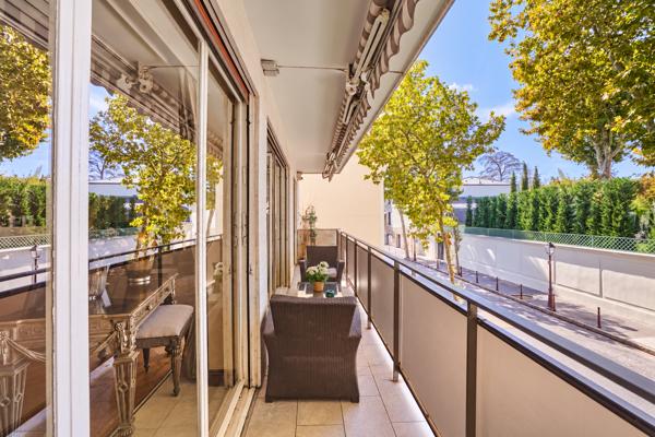 A vendre - Appartement familial traversant de 158.07 m2 avec balcons