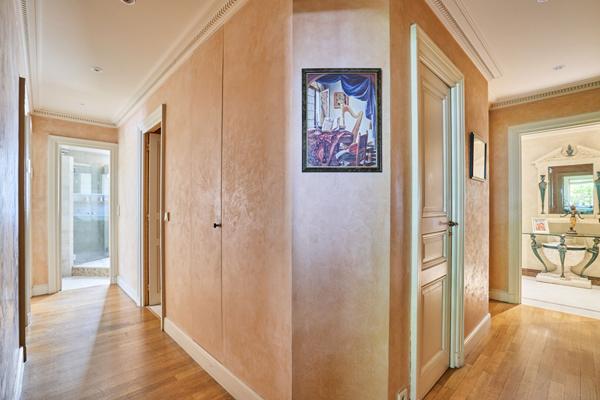 A vendre - Appartement familial traversant de 158.07 m2 avec balcons