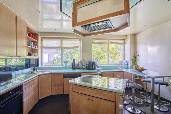A vendre - Appartement familial traversant de 158.07 m2 avec balcons